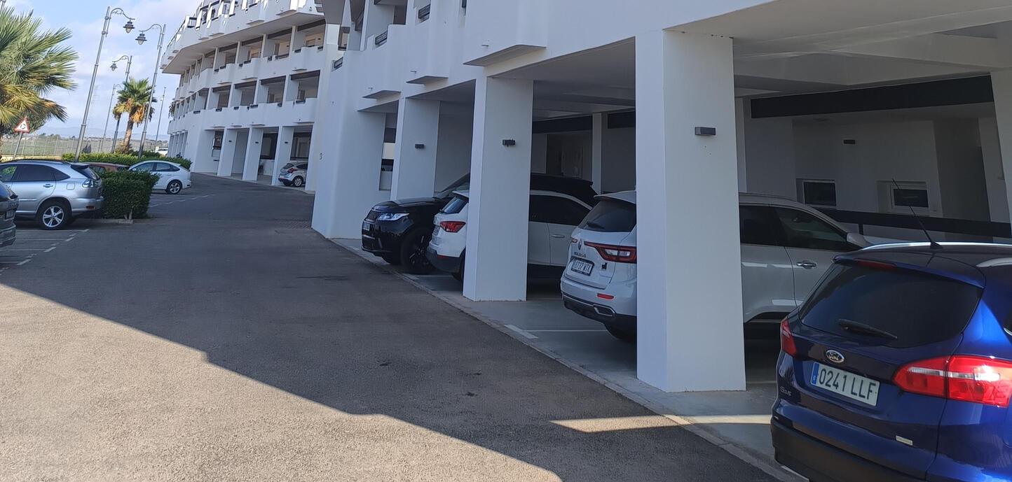 Private parking and 24/7 security